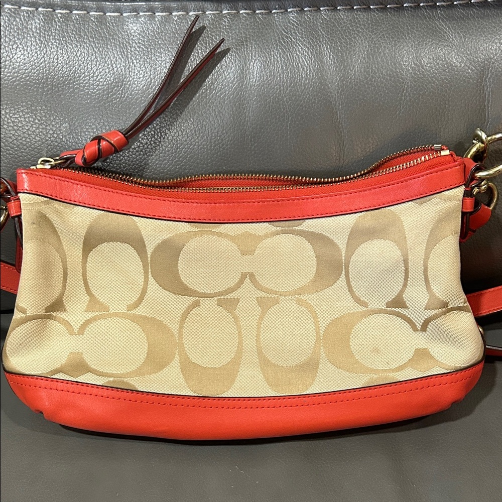 Coach Park Signature East-West Duffle K1280-F19731 GUC SEE ALL PHOTOS - Picture 6 of 14